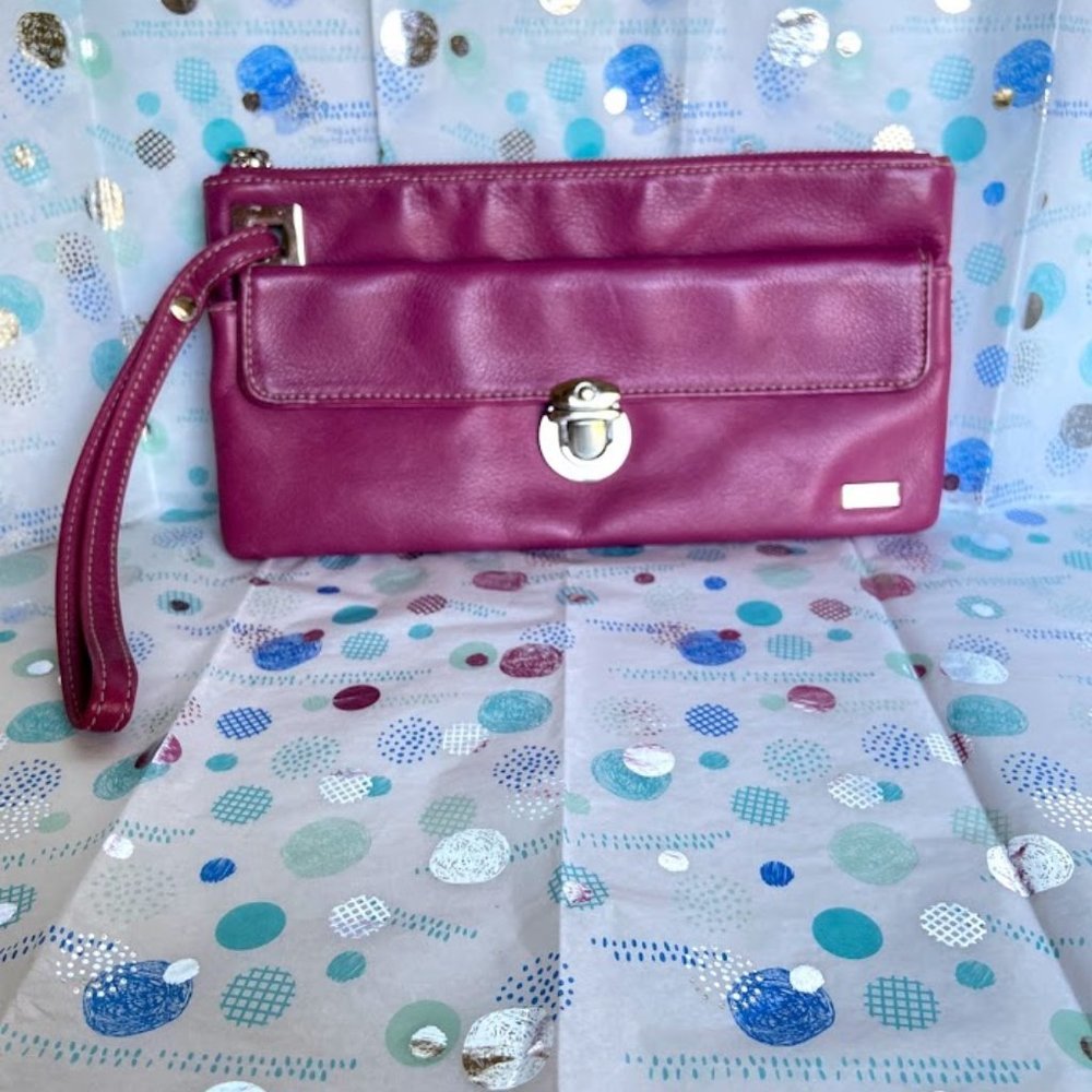 PERLINA LEATHER WRISTLET CLUTCH IN ORCHID